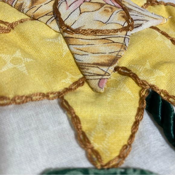 Handmade FLORAL BLOOM Spring Summer Quilt 32 x 42 inches - Picture 8 of 14